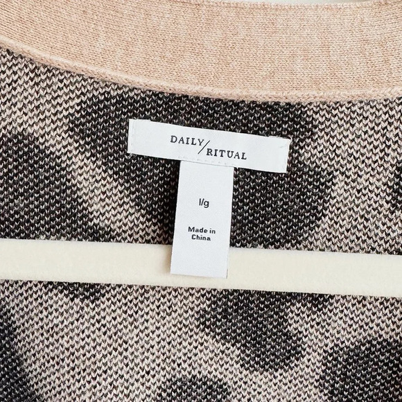 DAILY RITUAL | Ultra-soft Leopard Jacquard Cardigan | XL - Picture 7 of 7